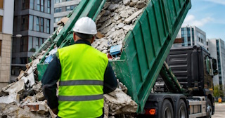 Вывоз строительного мусора в Глазове: услуги лицензированной компании — ПроМусор